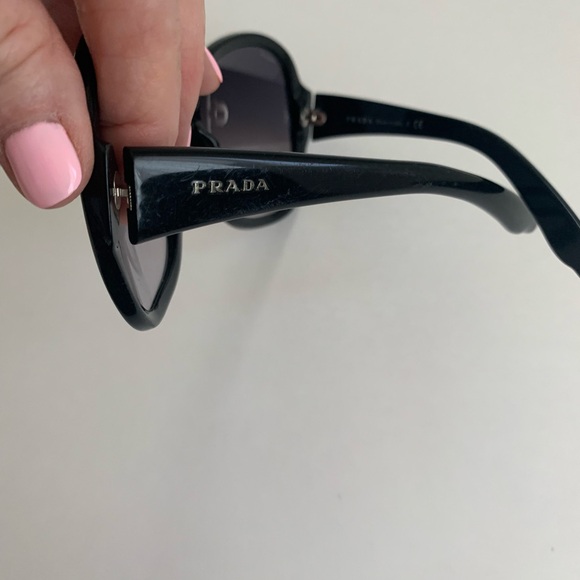 PRELOVED PRADA SUNGLASSES BLACK - Picture 3 of 10